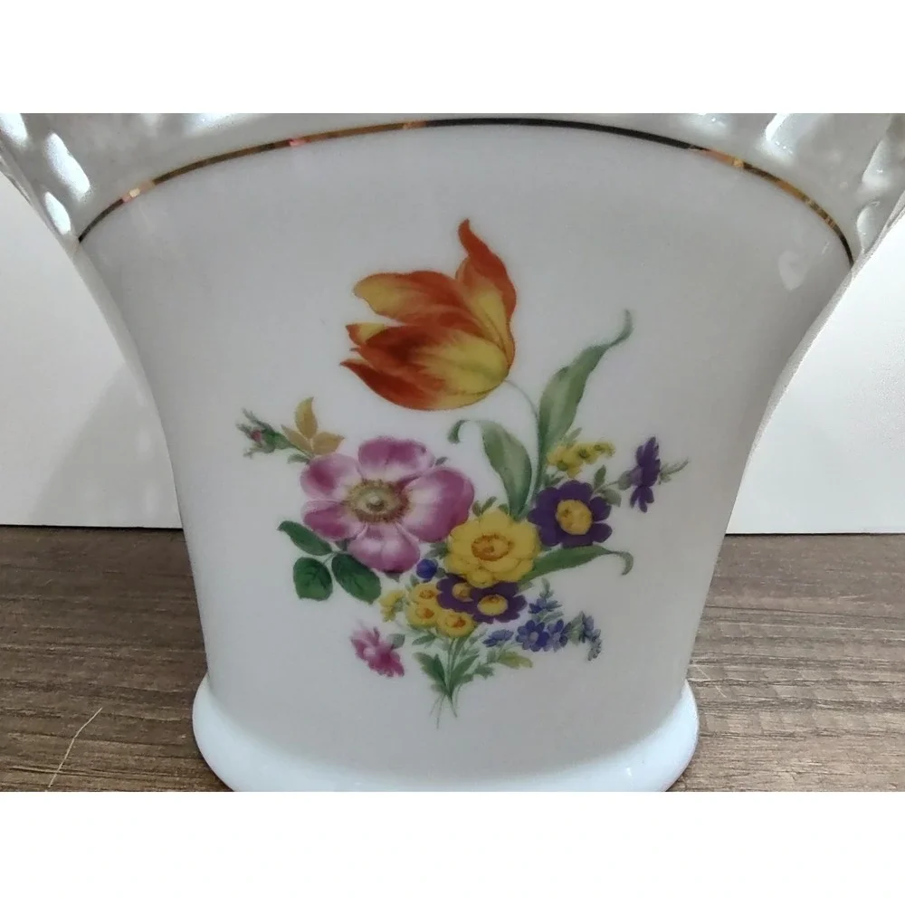 Thun Vase 1794 Czech Republic Bohemian Art Glass Vase Flower Design Vintage